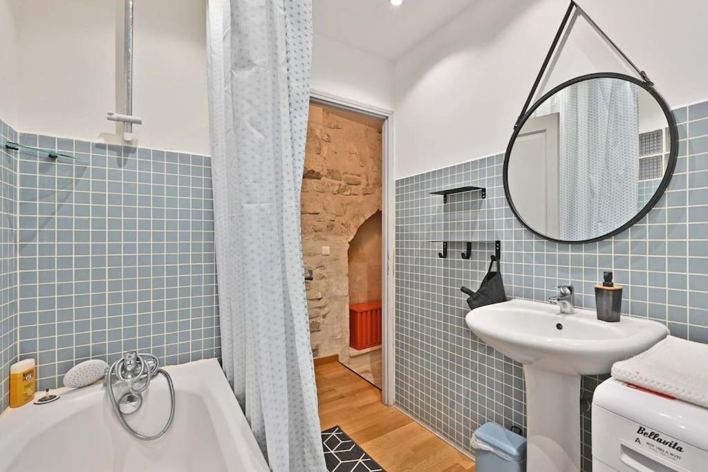 Ferienwohnung La Bulle - Parking Gratuit En Souterrain - 2 Mins Du Palais Des Papes - Clim Ac - Wifi Avignon Exterior foto