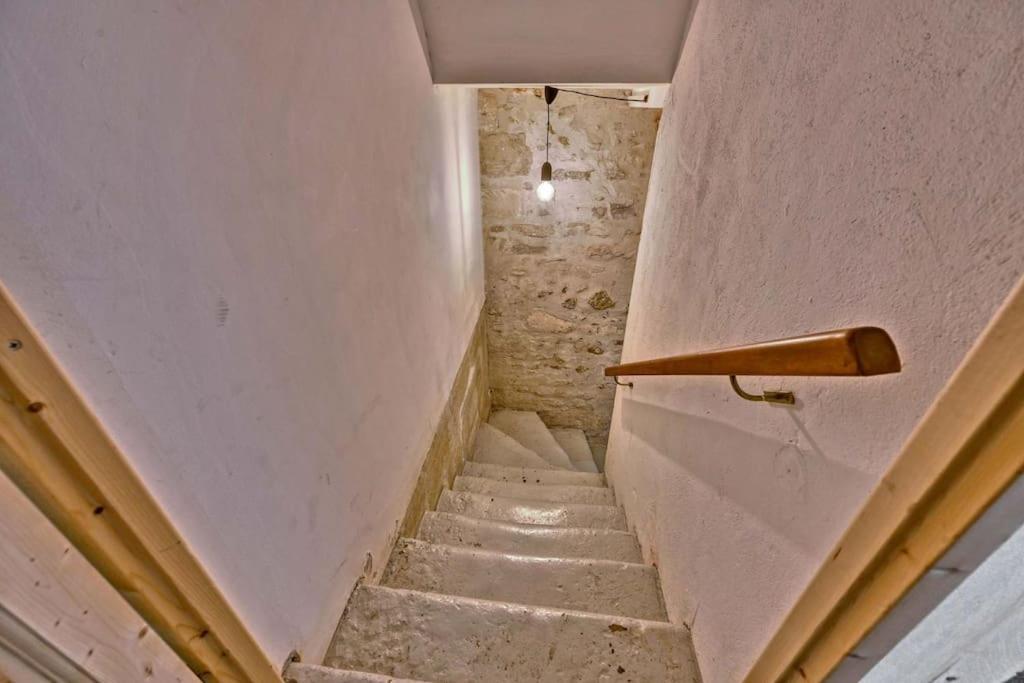 Ferienwohnung La Bulle - Parking Gratuit En Souterrain - 2 Mins Du Palais Des Papes - Clim Ac - Wifi Avignon Exterior foto